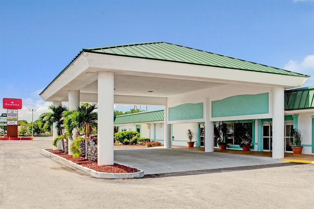 Ramada By Wyndham Sarasota Waterfront Hotel 2*