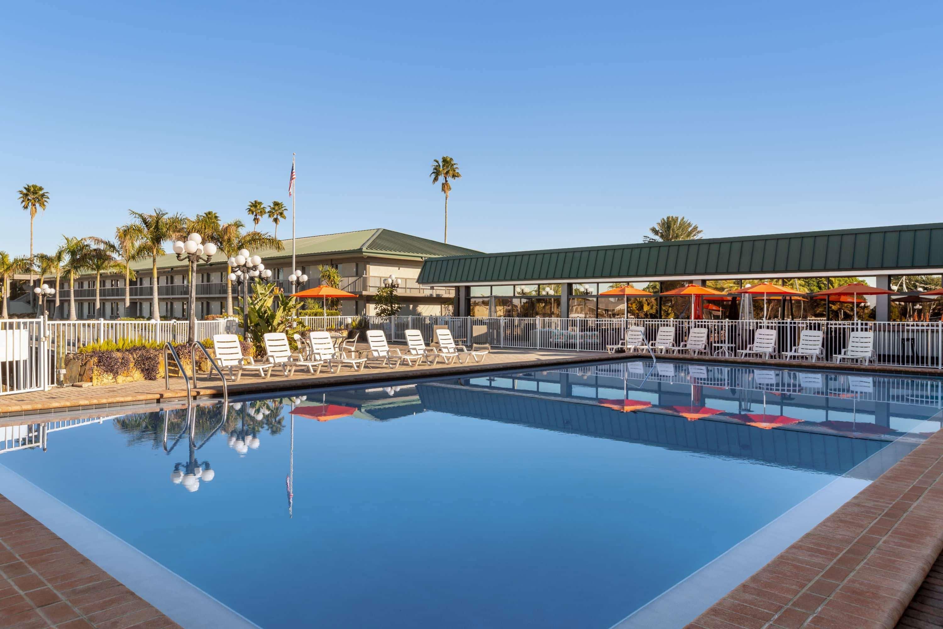 Ramada By Wyndham Sarasota Waterfront Hotel 2*