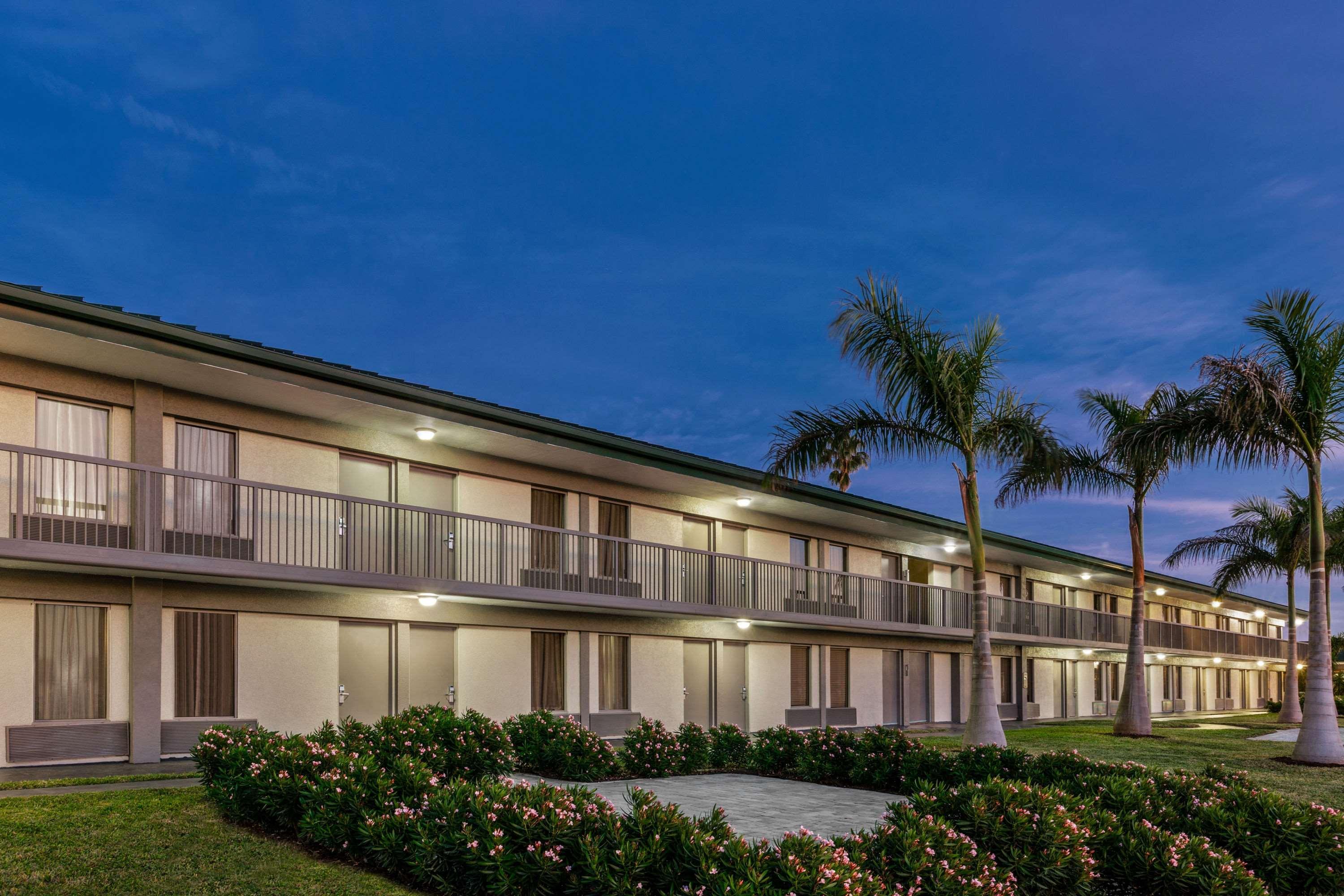 Hotel Ramada By Wyndham Sarasota Waterfront