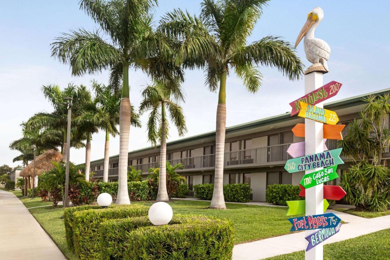 Ramada By Wyndham Sarasota Waterfront 2*