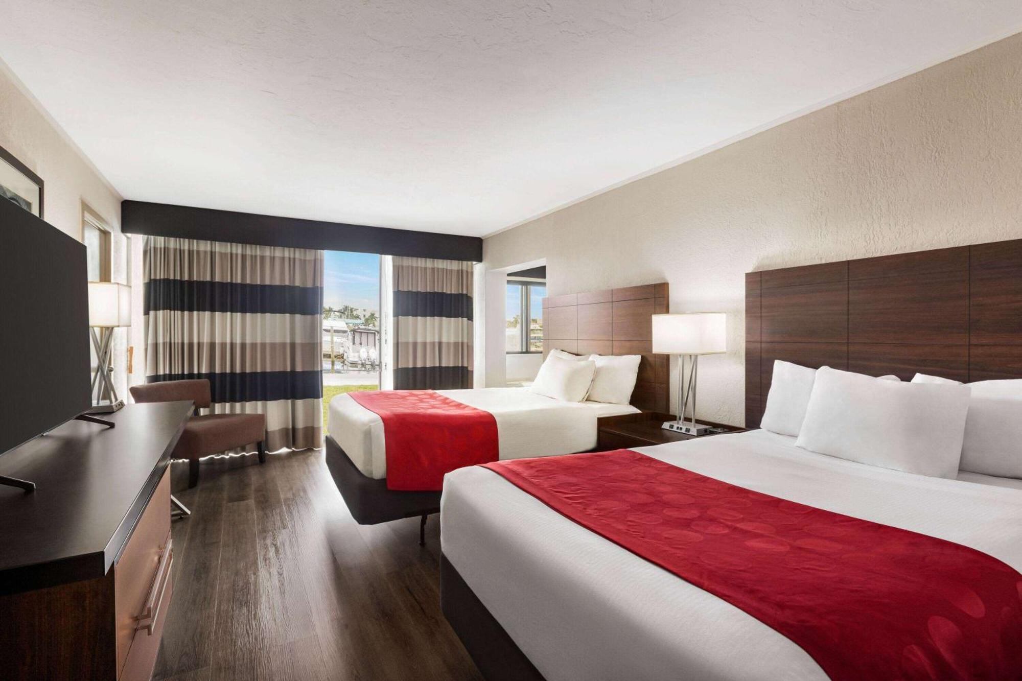 Hotel Ramada By Wyndham Sarasota Waterfront