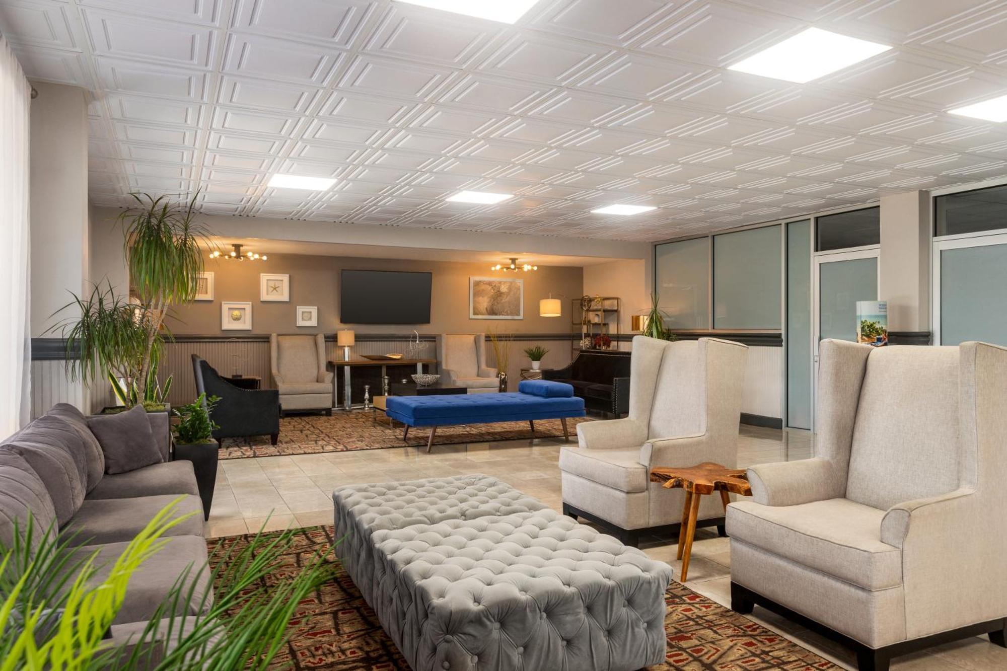 Ramada By Wyndham Sarasota Waterfront Hotel 2*