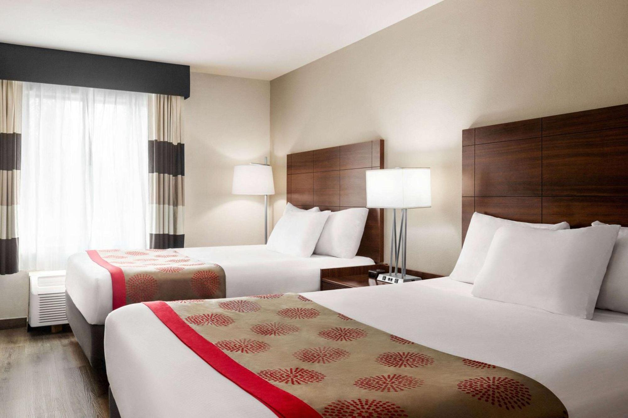 Hotel Ramada By Wyndham Sarasota Waterfront