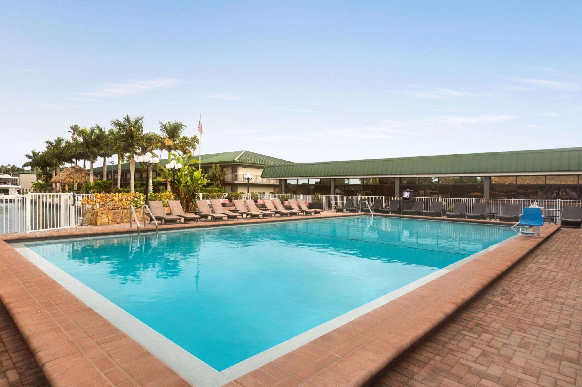 Hotel Ramada By Wyndham Sarasota Waterfront South Bradenton