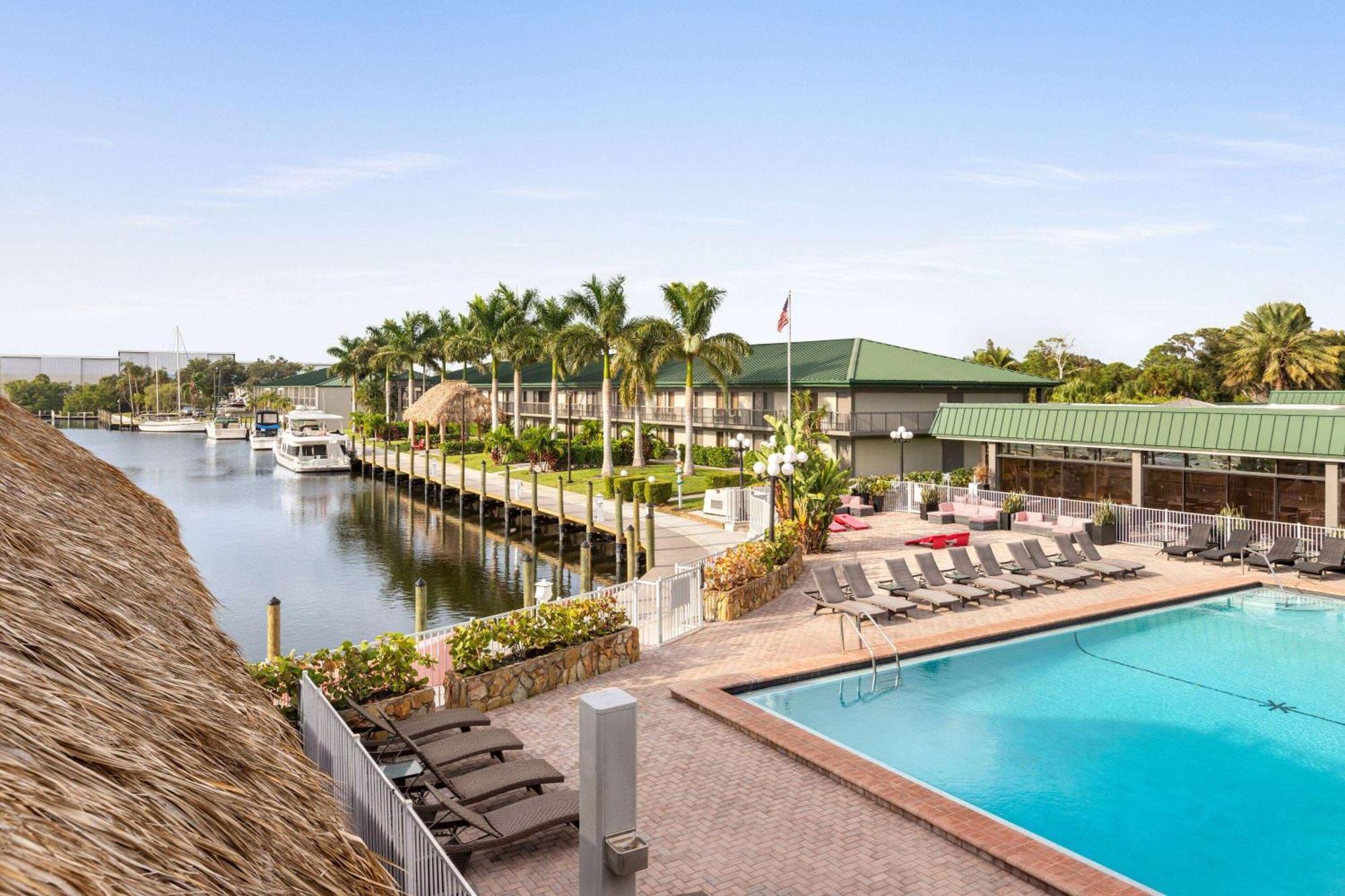 Hotel Ramada By Wyndham Sarasota Waterfront South Bradenton