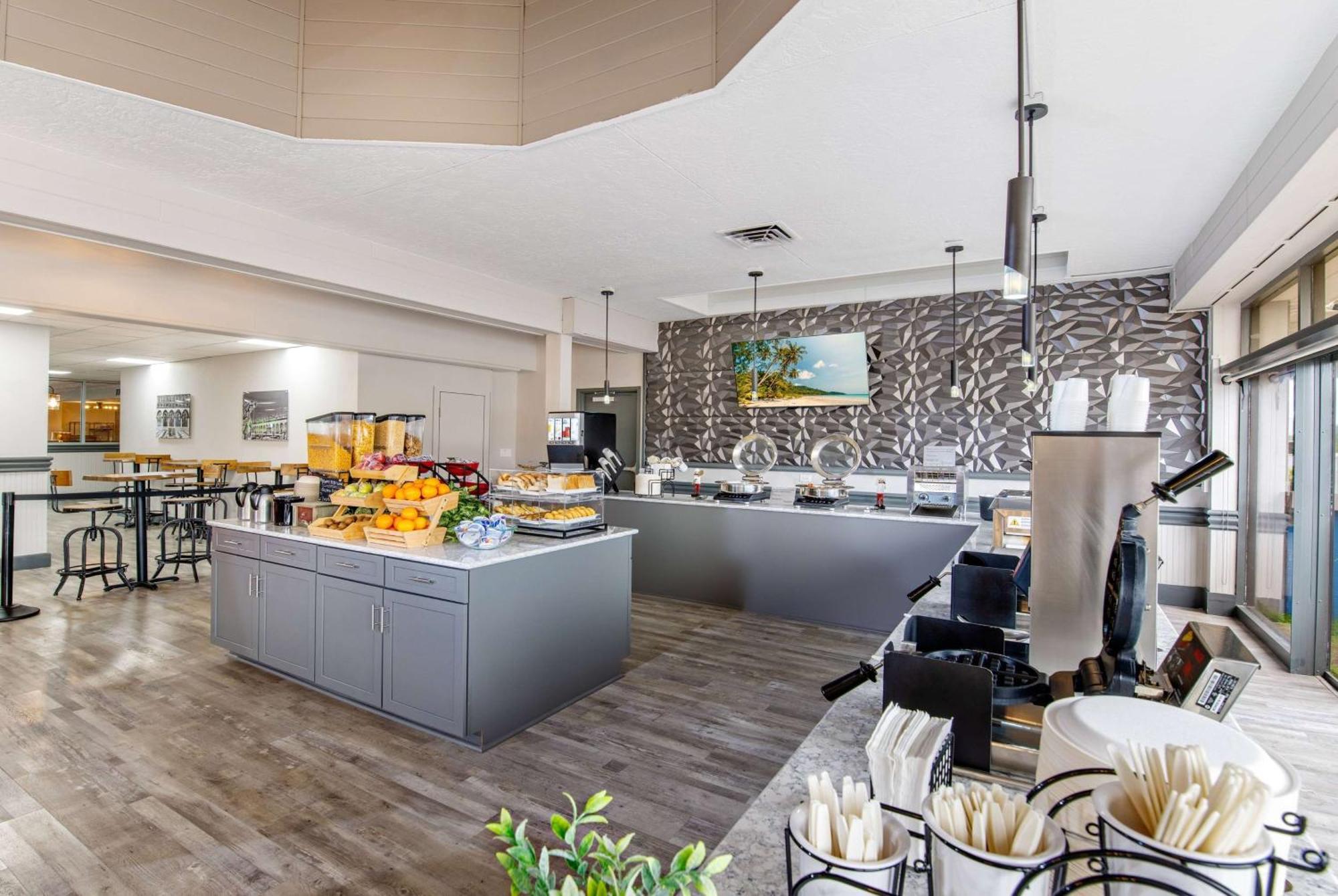 Hotel Ramada By Wyndham Sarasota Waterfront