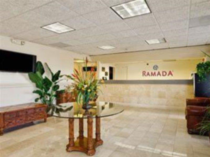Hotel Ramada By Wyndham Sarasota Waterfront 2*