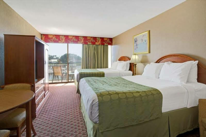 Ramada By Wyndham Sarasota Waterfront